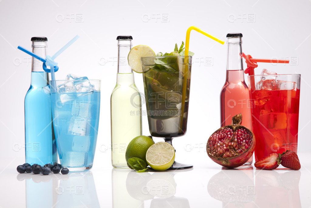 白色酒泉與水果的異國(guó)情調(diào) 一場(chǎng)孤獨(dú)的酒精儀式